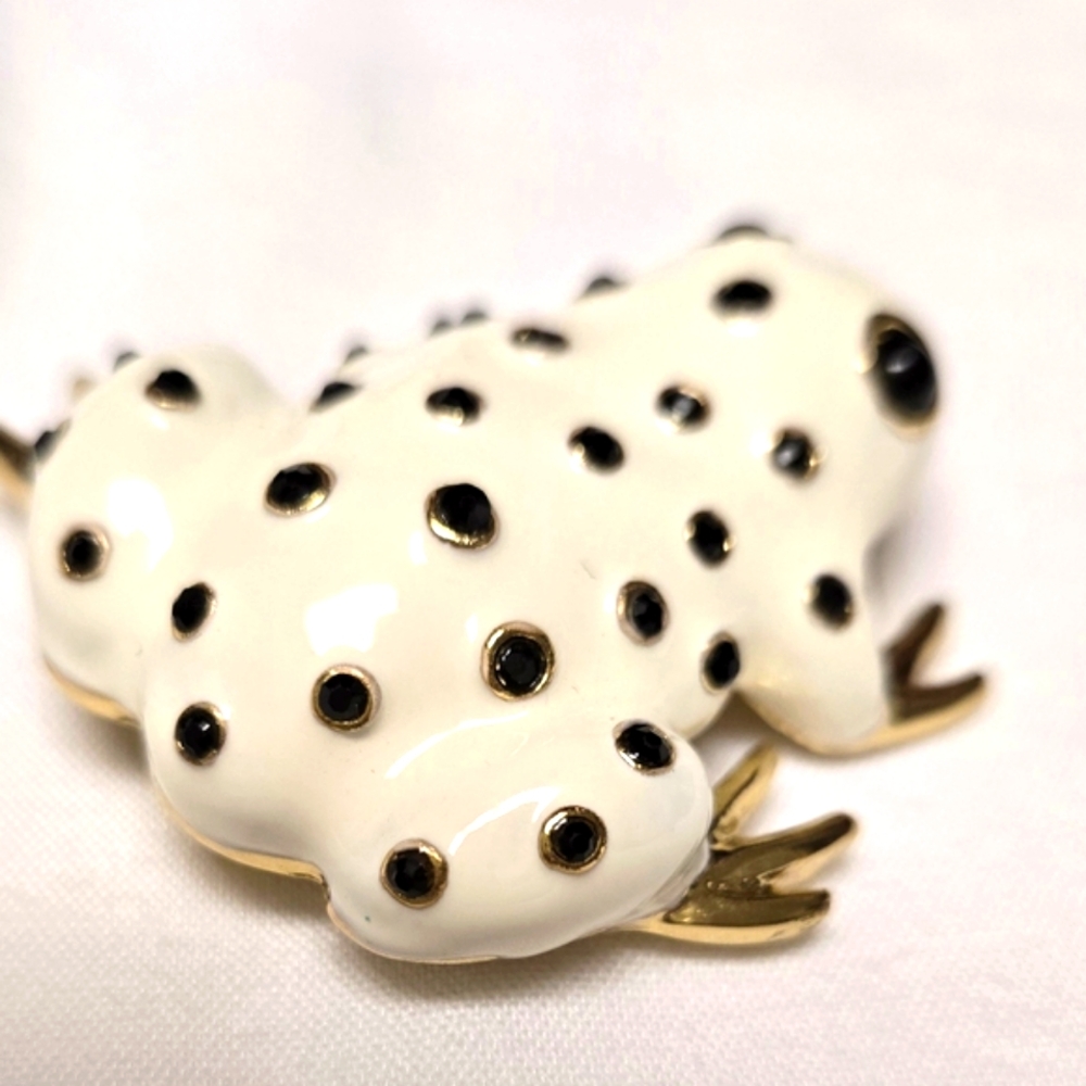 Vtg. CINER White & Gold Enamel Frog Brooch Created For The MMA - Picture 2 of 9